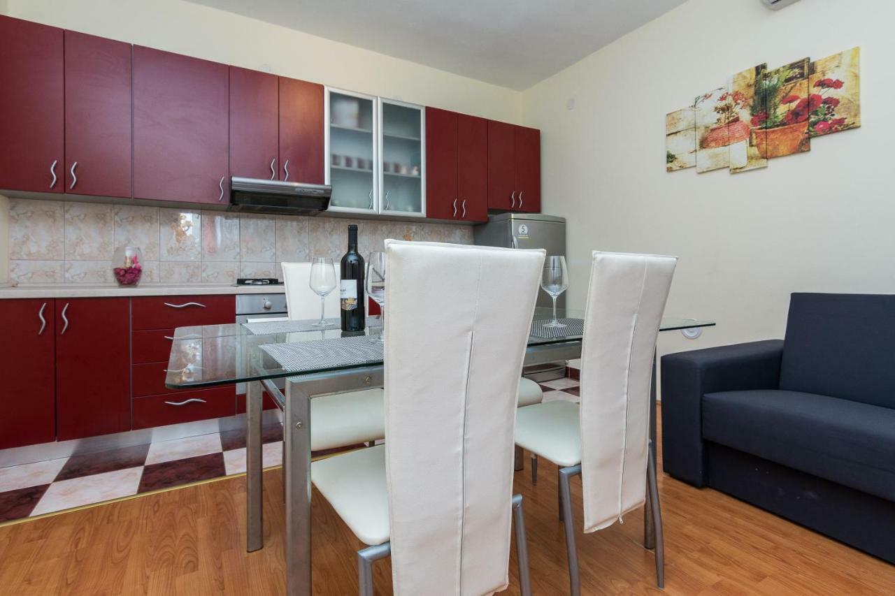 Apartman Mladenka ซูโกชัน ภายนอก รูปภาพ