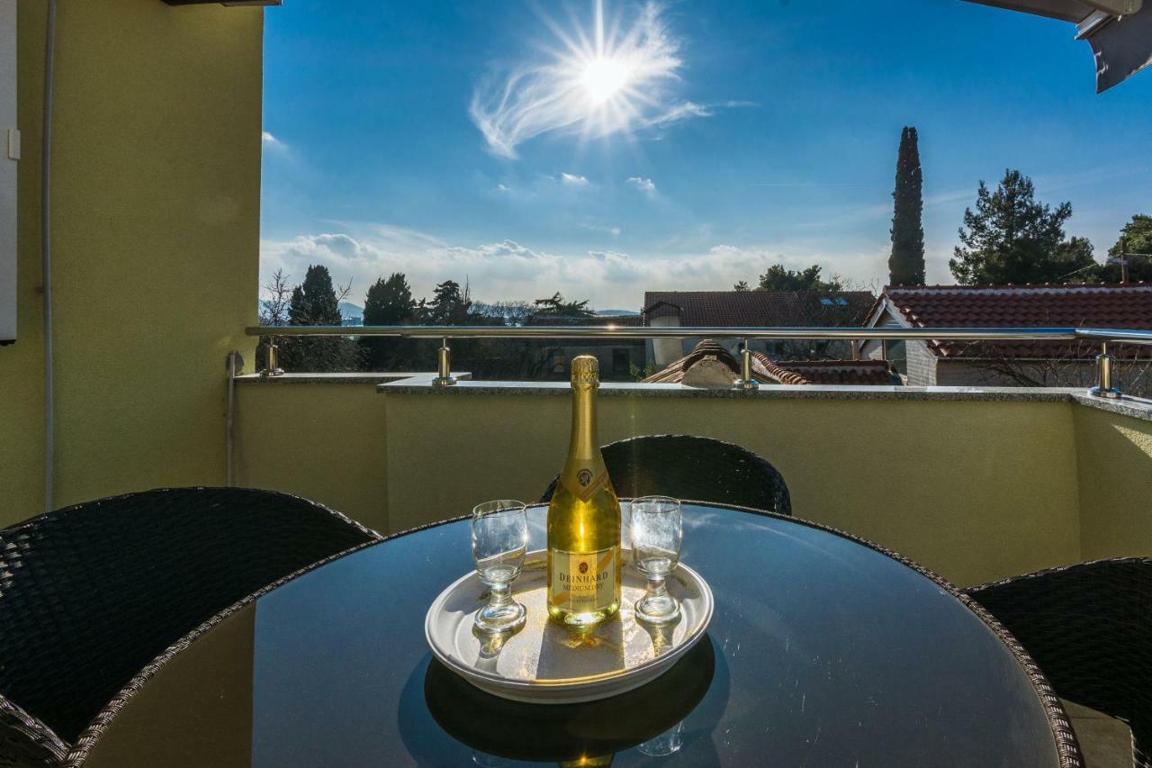 Apartman Mladenka ซูโกชัน ภายนอก รูปภาพ