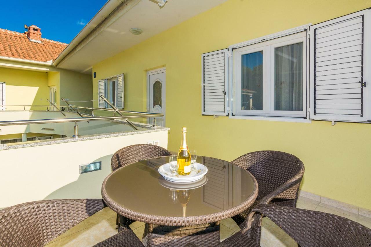 Apartman Mladenka ซูโกชัน ภายนอก รูปภาพ